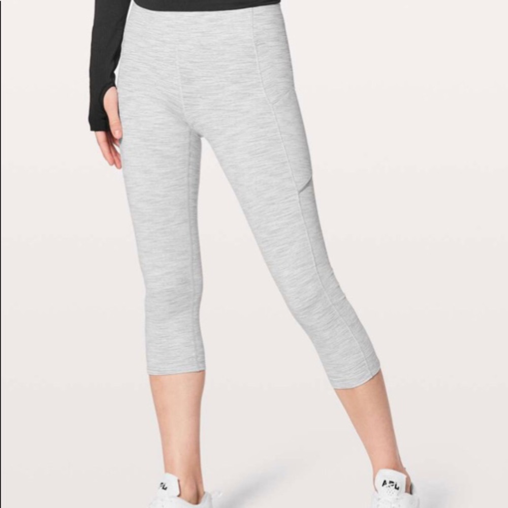 Lululemon gray & white crop leggings with pockets